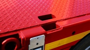 Pockets for stakes in the outer frame of the loading platform.