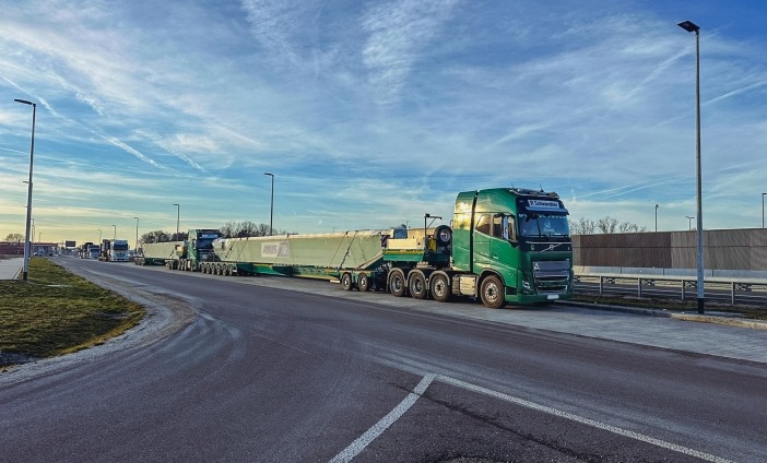 MAX810 semi-trailer as 2+6 axle version