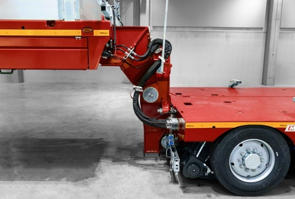 MAX810 semi-trailer as 2+6 axle version