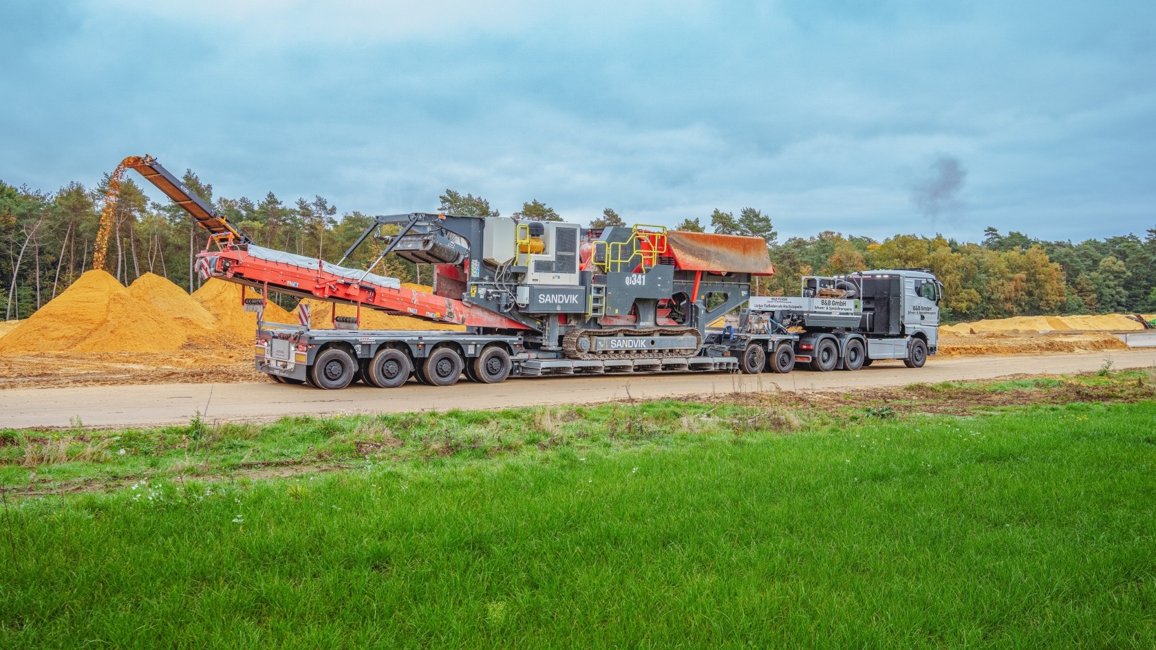 The MAX710 lowbed trailer for heavy haul construction jobs