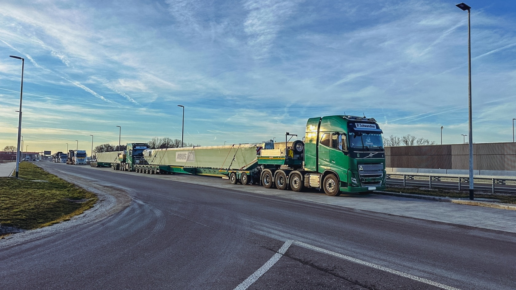 MAX810 semi-trailer as 2+6 axle version