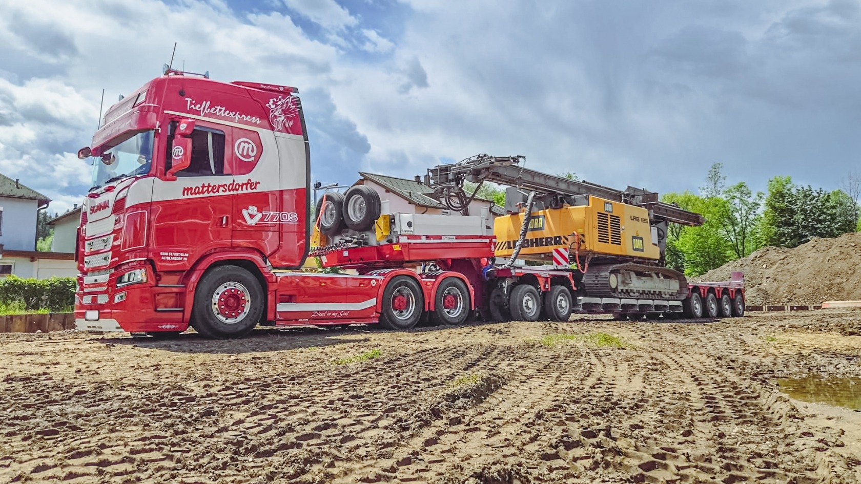 The MAX710 lowbed trailer for heavy haul construction jobs at Mattersdorfer