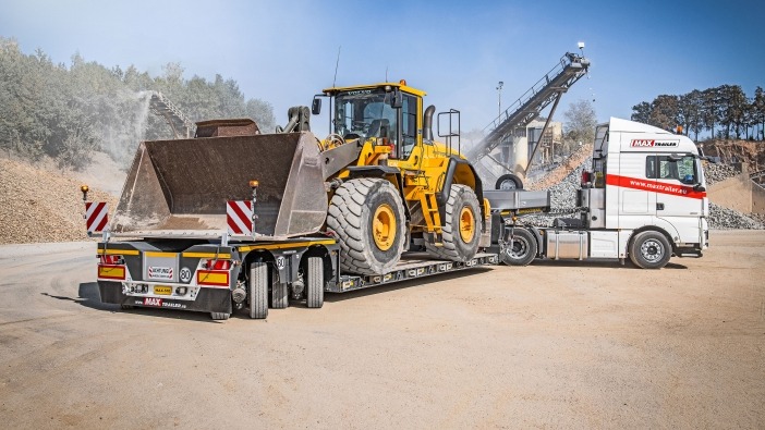 Lowbed trailer MAX510 suits to move higher loads in an height-optimized way.