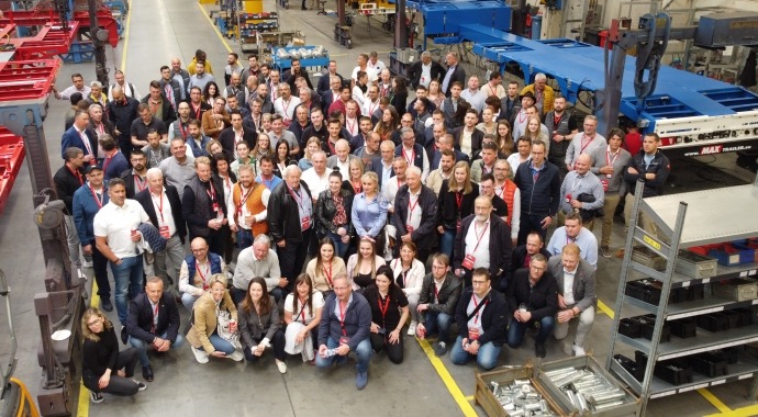 A cheers for 10 years