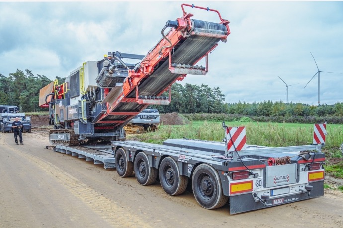 The MAX710 lowbed trailer for heavy haul construction jobs
