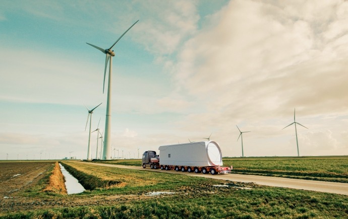 MAX810 semi-trailer as 2+6 axle version