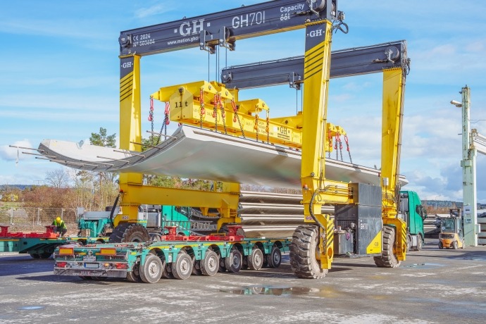 MAX810 semi-trailer as 2+6 axle version for Schwandner
