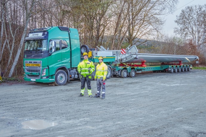 MAX810 semi-trailer as 2+6 axle version for Schwandner